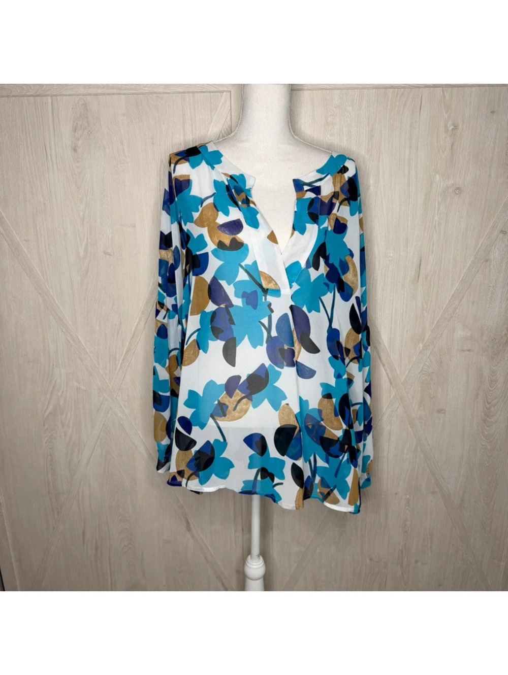 Lane Bryant Plus 22/24 Blue Floral V Neck Blouse Tunic Short Sleeve Top Shirt
